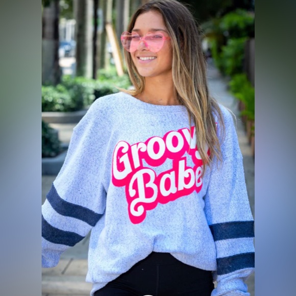 Pacific&Co Oversized Crewneck Long Sleeve Top Groovy Babe Barbie pink Sz Small - Picture 2 of 11